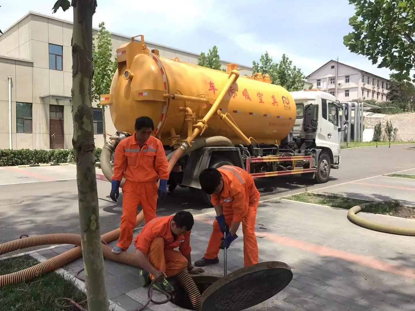 阜新化粪池清理与5-8吨吸粪车施工效率分析